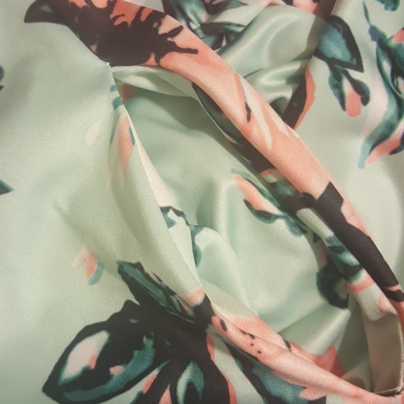 🆕️ Beautiful Floral Dress - Picture 3 of 8